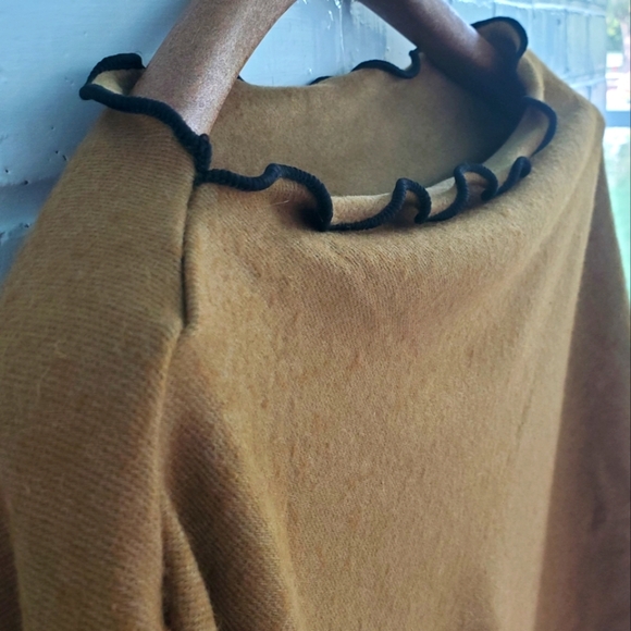Vintage Women's Reversible Poncho. Camel color. One size. - Picture 3 of 12